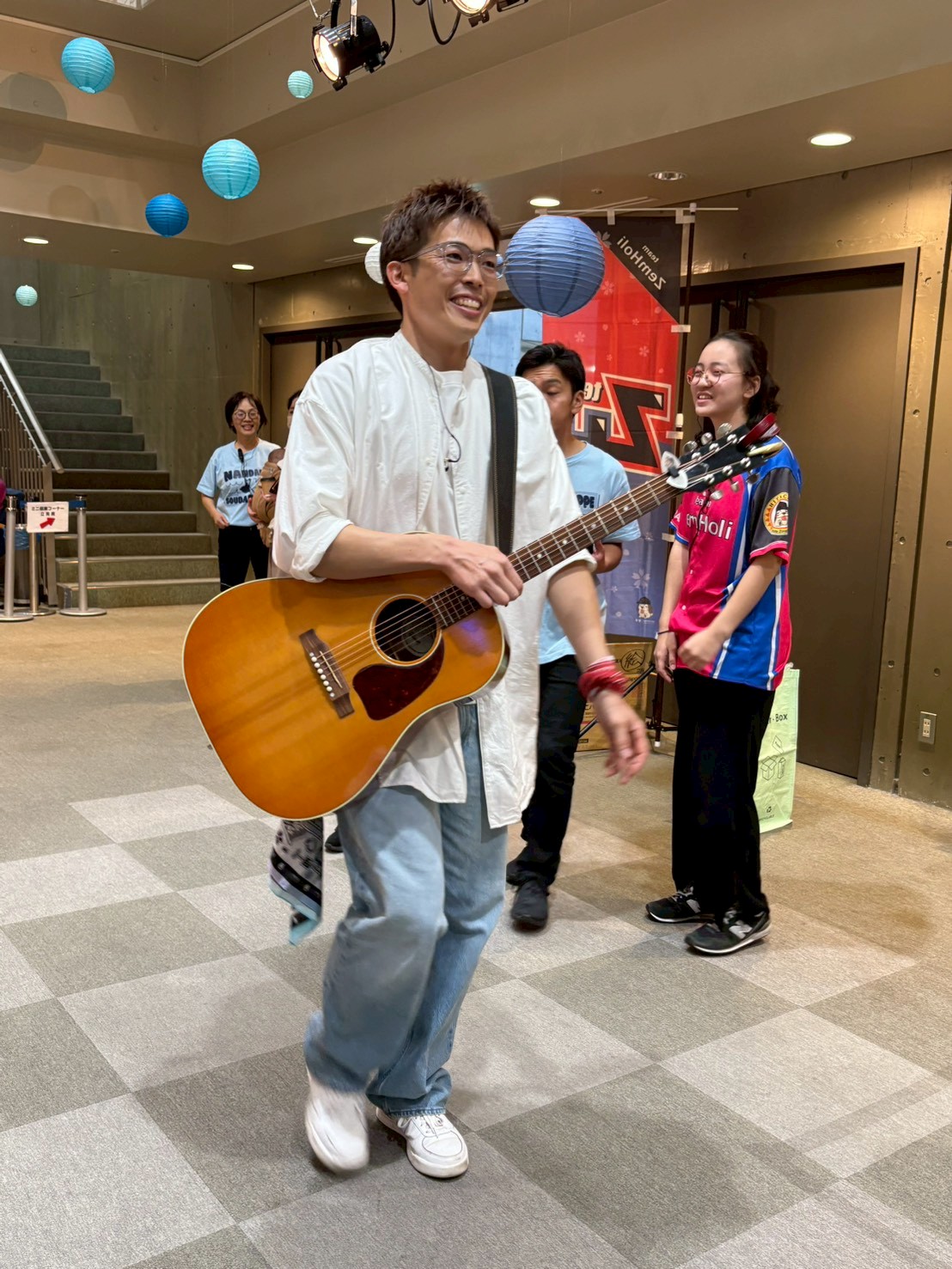 ロビーでのパフォーマンス